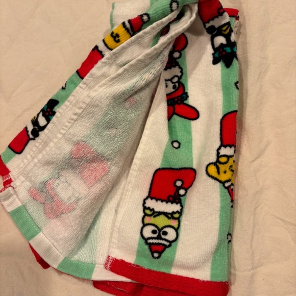 Hello Kitty & Friends Christmas hand towels, set of 2, NWOT - Picture 2 of 8